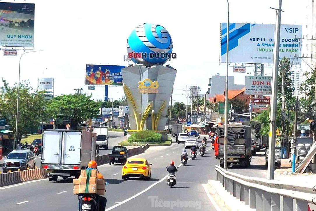 cổng chào tỉnh Bình Dương