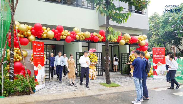 Hàng trăm khách hàng tham dự sự kiện ra mắt nhà mẫu 3 tầng Cát Tường J-Home