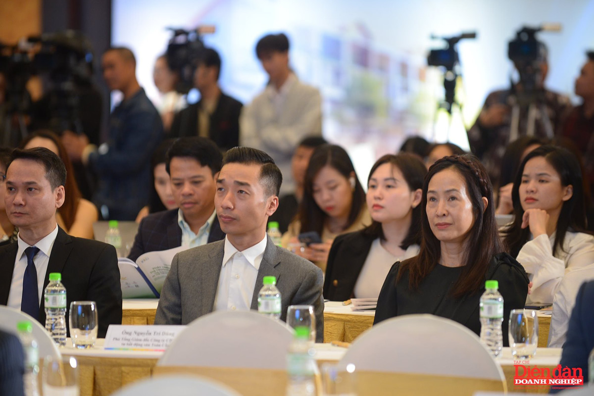 Đại biểu dự sự kiện