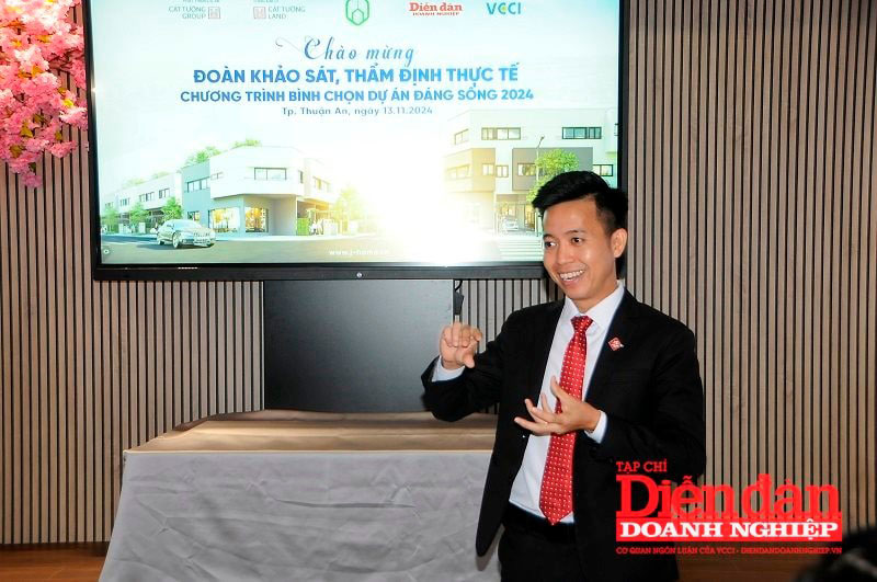 chia sẻ với đoàn thẩm định dự án đáng sống