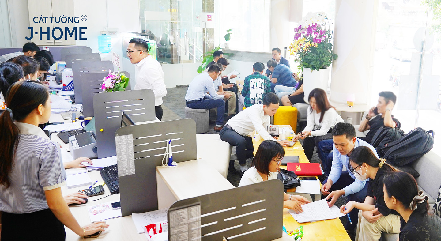 Nhà đầu tư ký HĐMB | Cát Tường J-Home