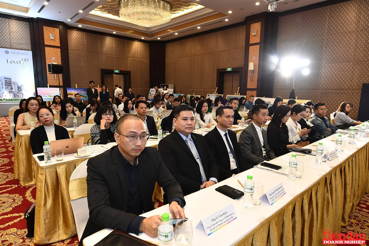 toàn cảnh diễn đàn