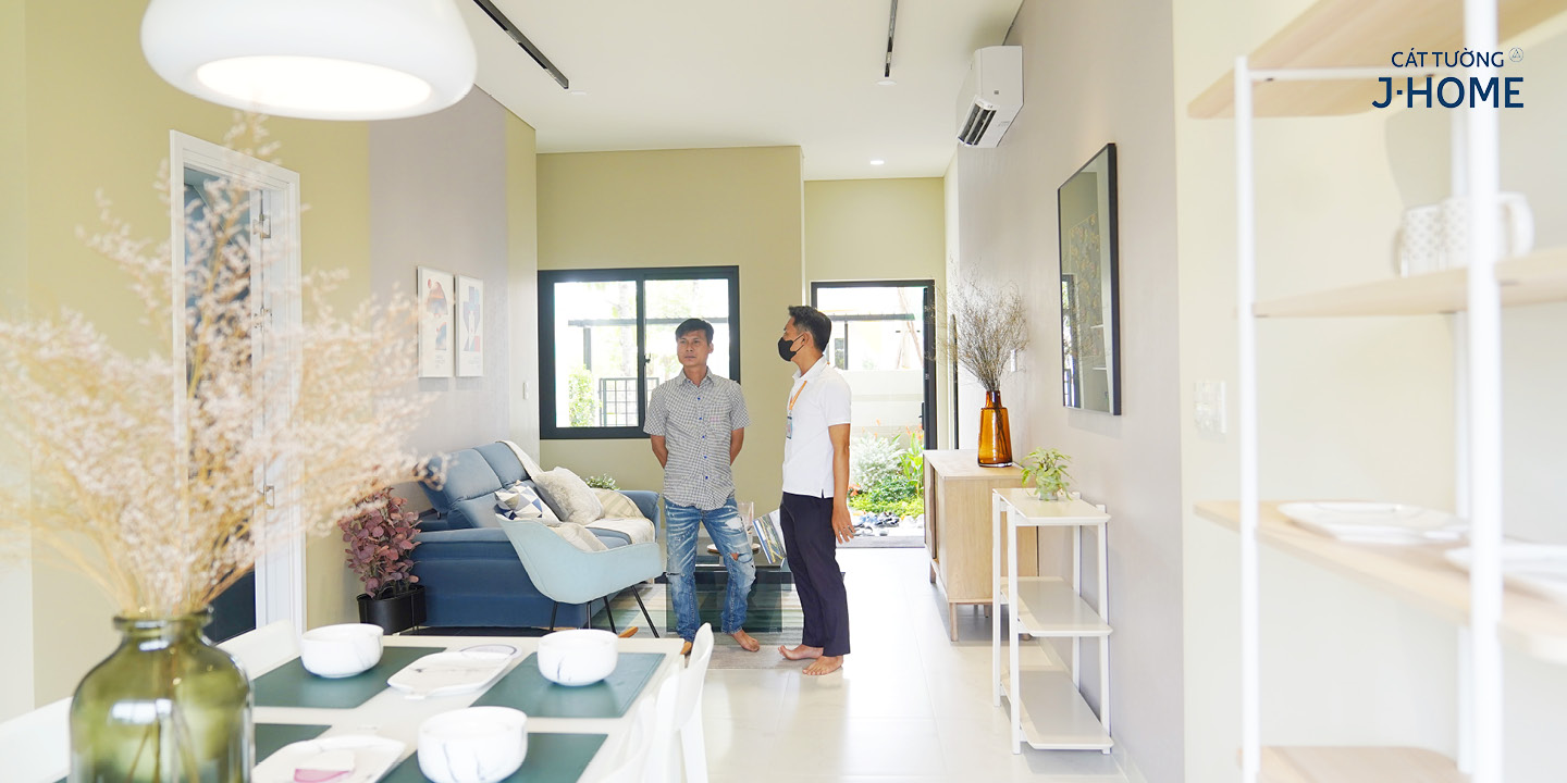 Khách hàng tham quan Cát Tường J-Home