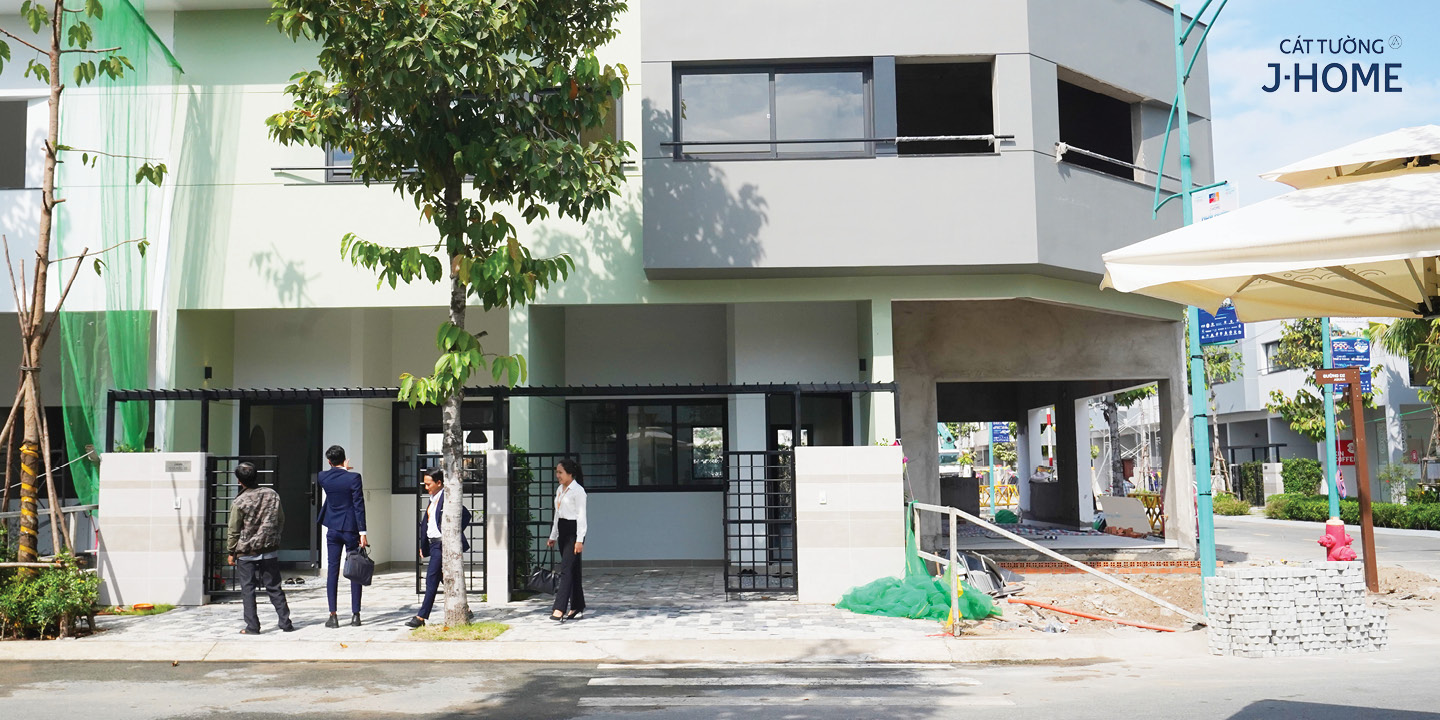 Khách hàng tham quan Cát Tường J-Home