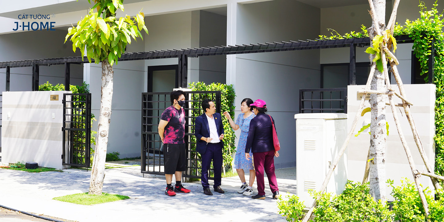 khách hàng tìm hiểu Cát Tường J-Home