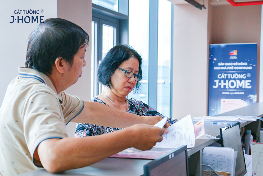 Làm thủ tục nhận sổ hồng Cát Tường J-Home
