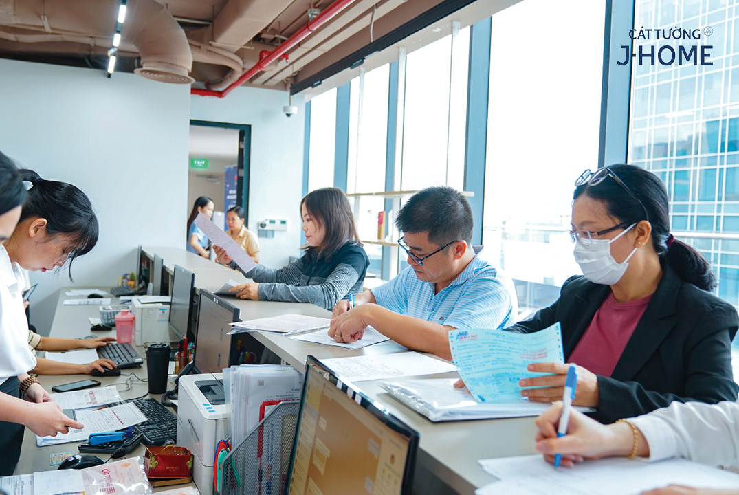 Làm thủ tục nhận sổ Cát Tường J-Home
